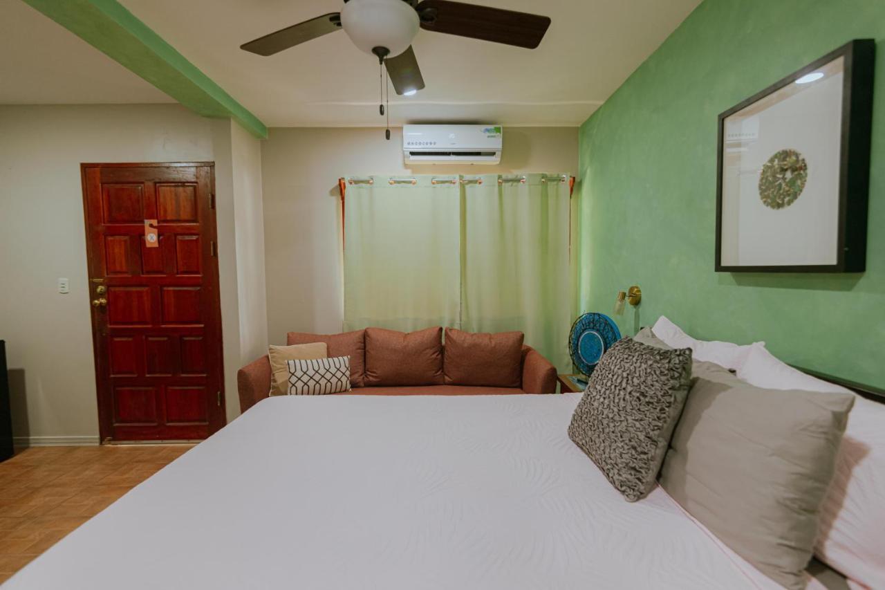 Oasis Diverse Adult Retreat เกโปส ภายนอก รูปภาพ